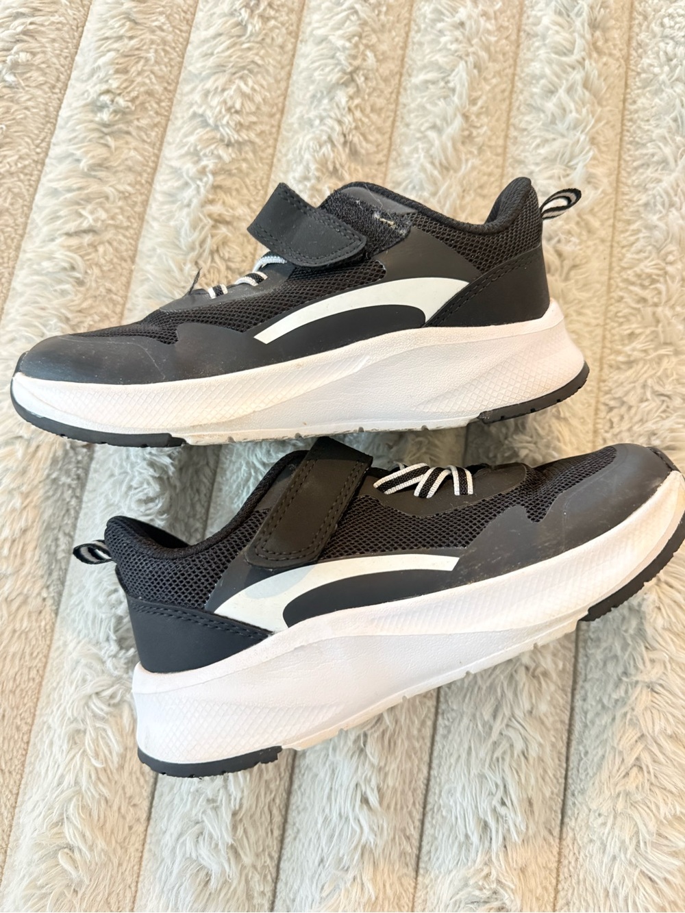 Kids Black Athletic Sneakers with White Accent Size 11